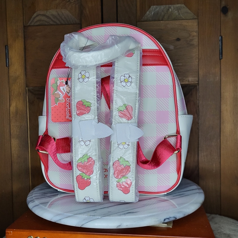 NWT Bioworld Strawberry Shortcake Backpack - Picture 11 of 14